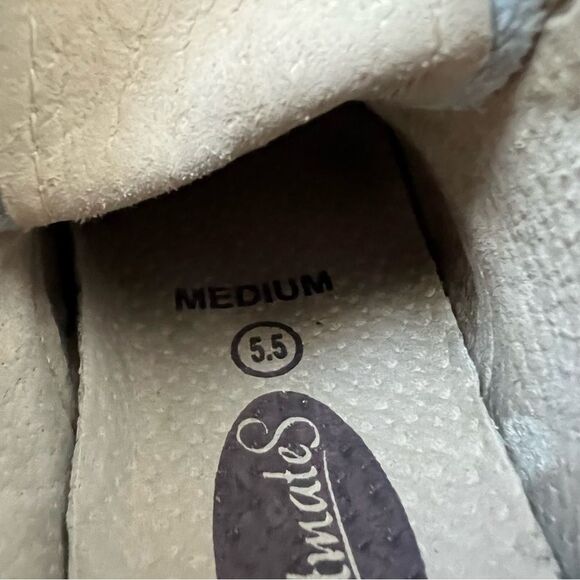 Footmates Todd Bootie- White size 5.5. GUC. Scuffs on toes and dingy laces. - Picture 6 of 6